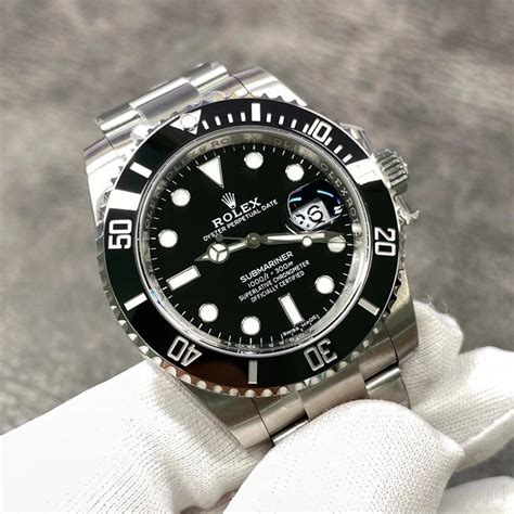 vs factory submariner.